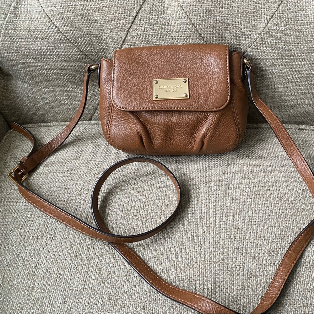 Michael kors crossbody caramel purse